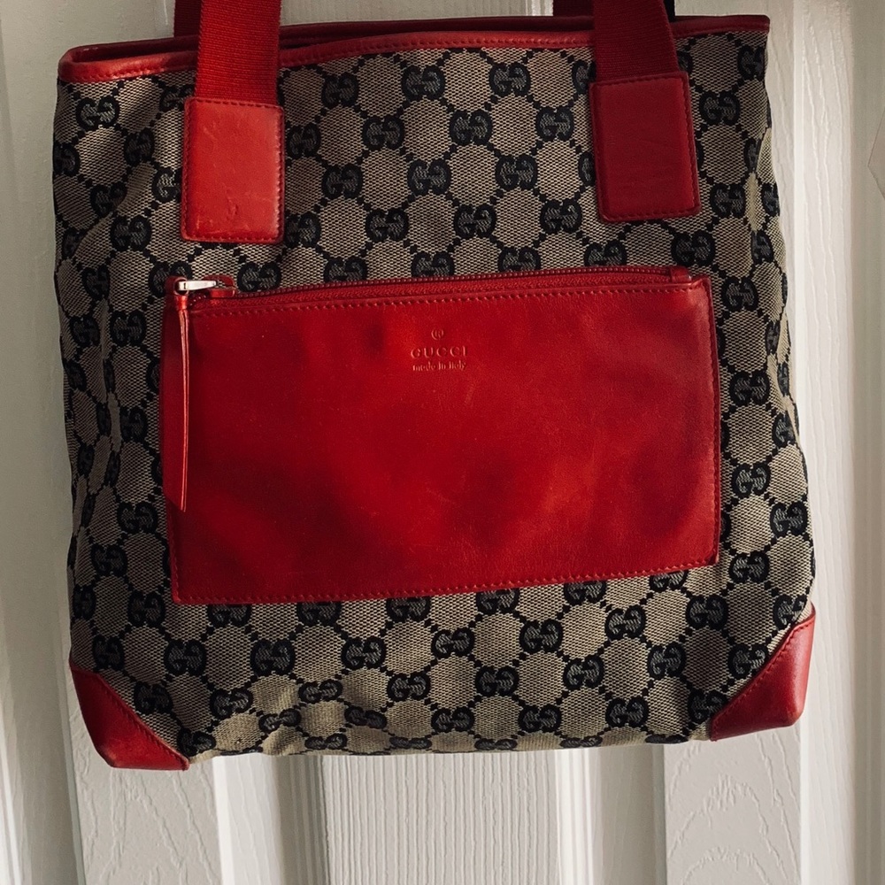 Gucci medium size purse